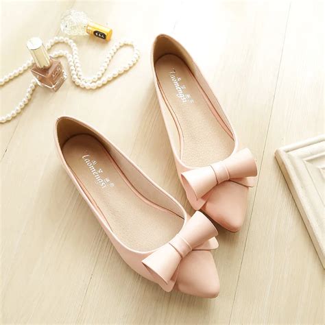 Feminine Footwear .